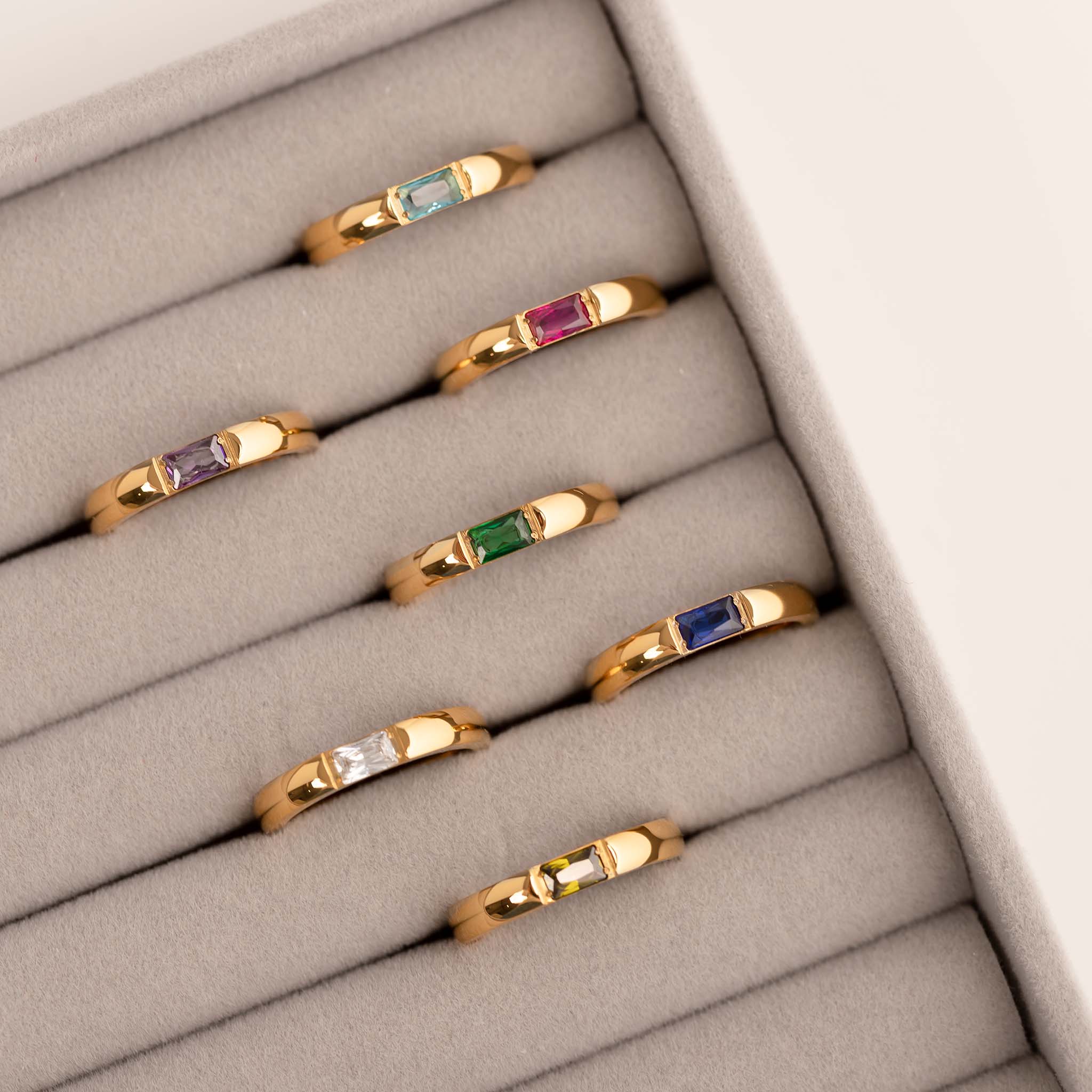 Birthstone ring gold