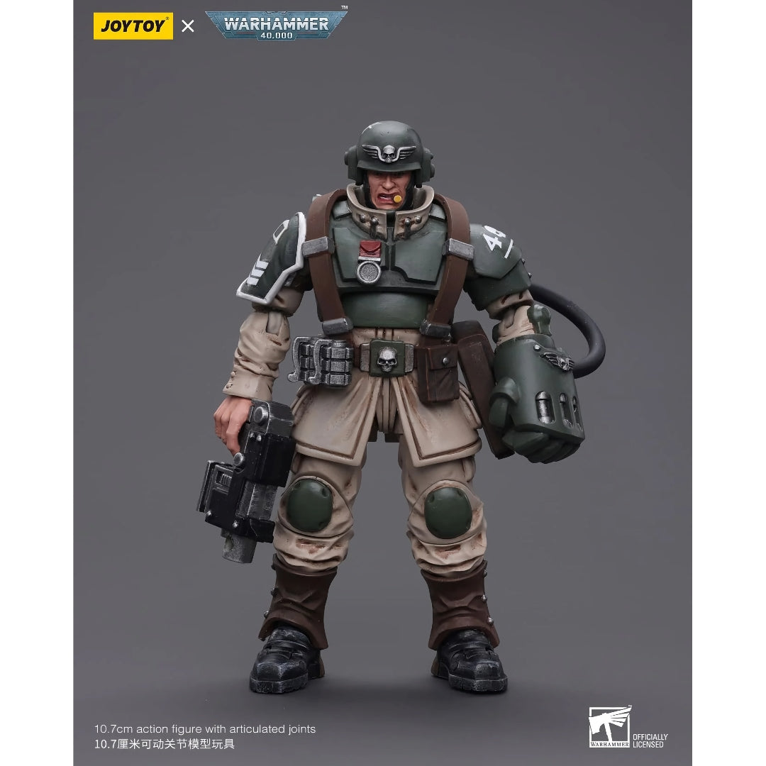 Joy Toy - Warhammer 40K - Astra Militarum - Cadian Command Squad Veteran Sergeant with Power Fist (12cm) 