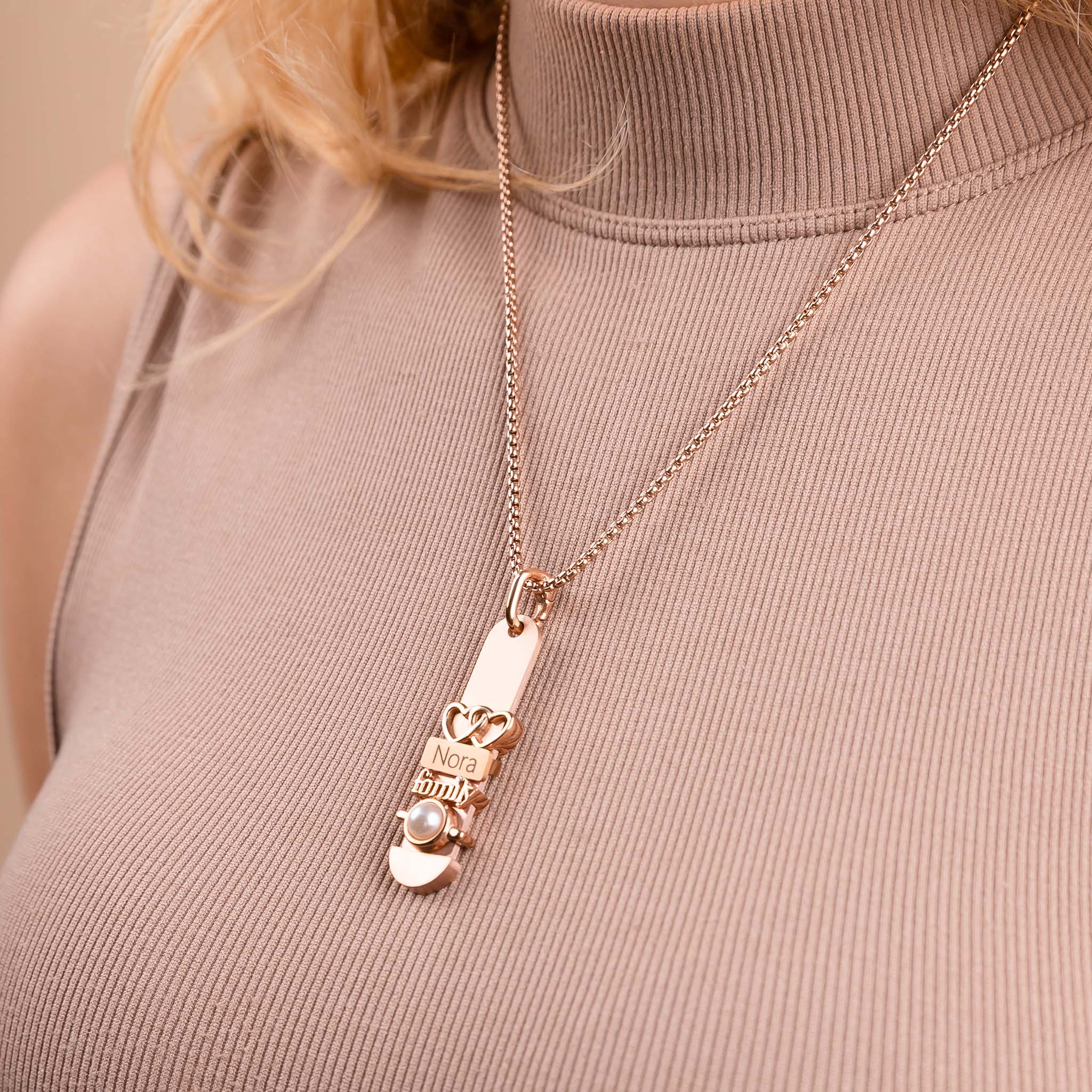 Mesh charm necklace rose gold