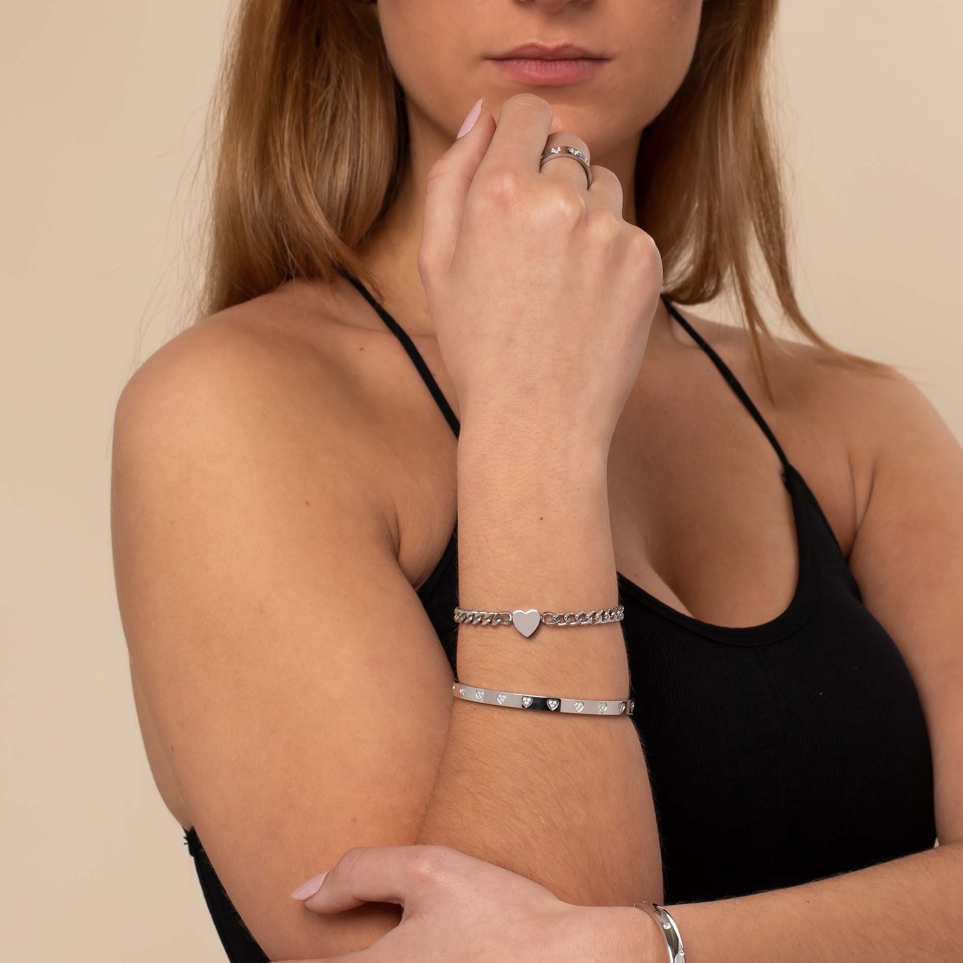 Zilveren Bangle met Zirconia Hartjes