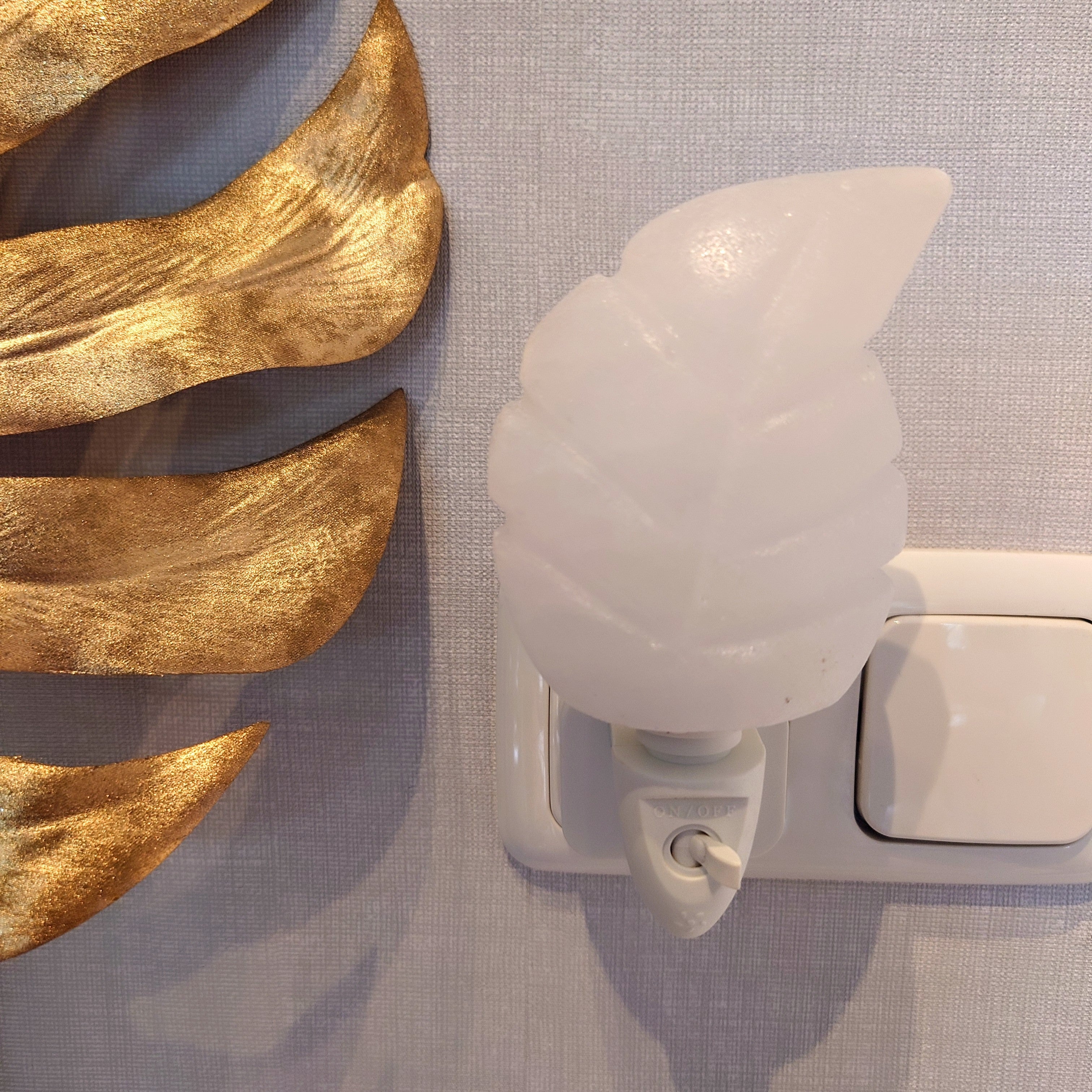 Witte zoutsteen blad nachtlampje